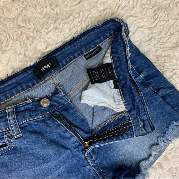 Vervet Mid-rise Frayed Distressed Jean Shorts - Picture 2 of 3